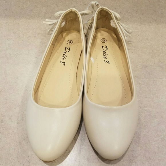 delic 8 | Shoes | Delic 8 Nude Flats With Bow And Fringe Backs | Poshmark